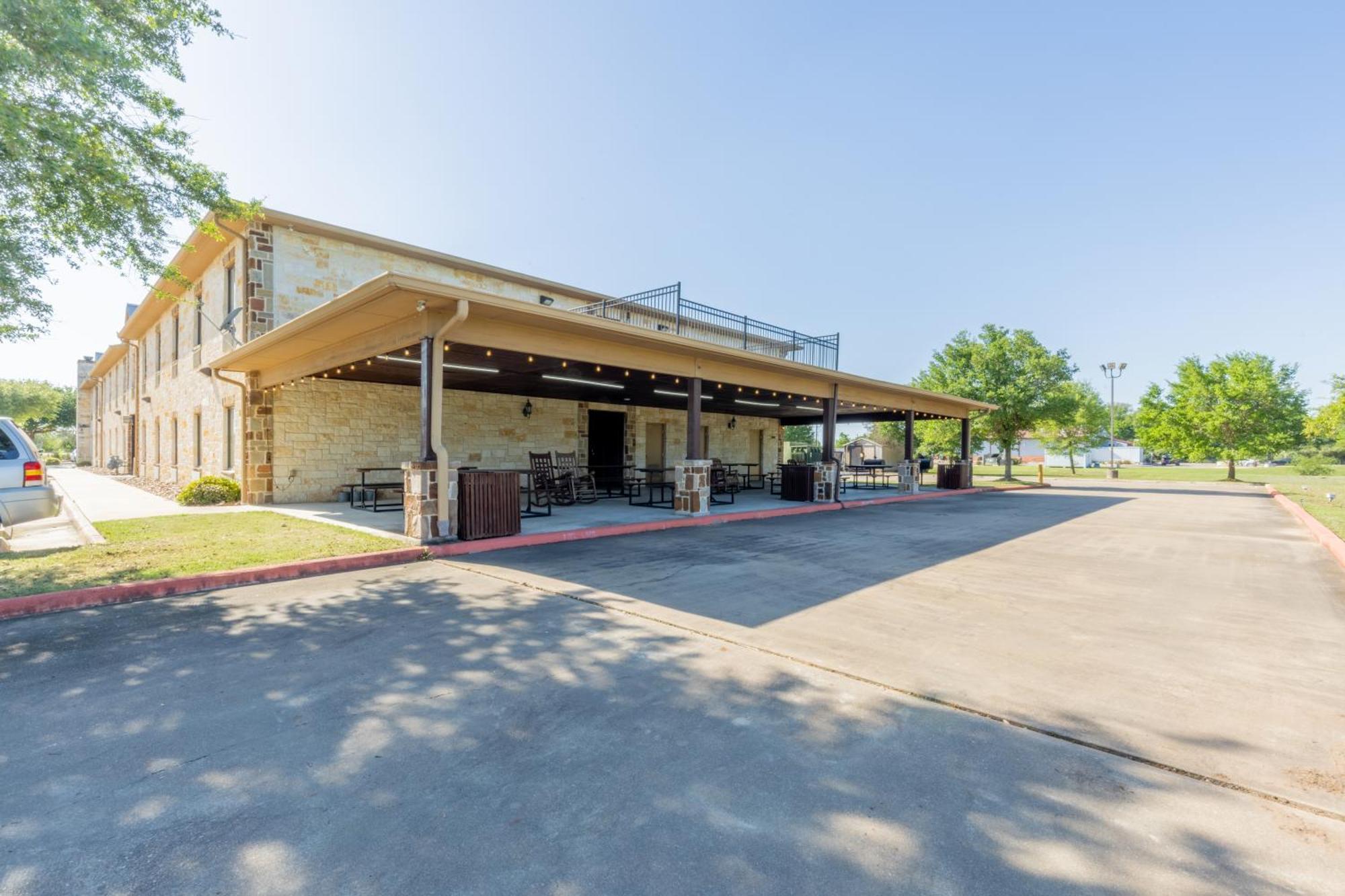 Hotel Texas Hallettsville Exterior photo