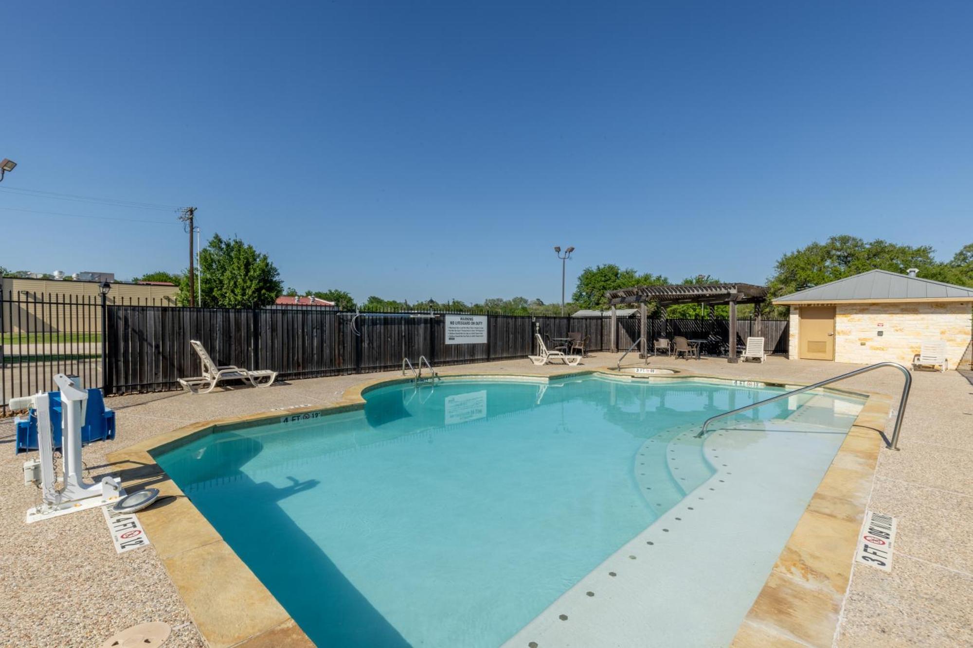 Hotel Texas Hallettsville Exterior photo