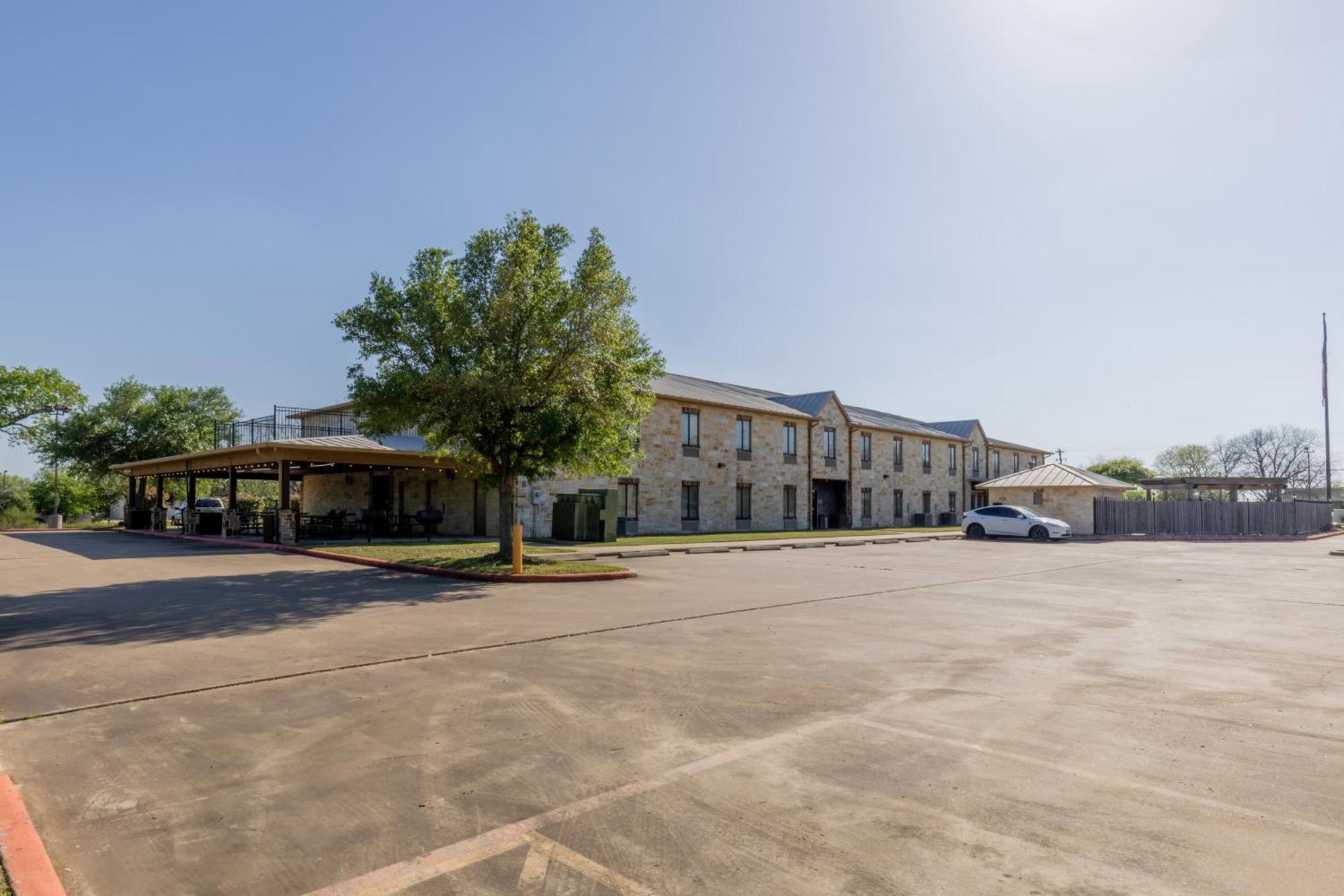 Hotel Texas Hallettsville Exterior photo